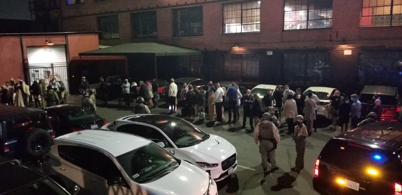 "Esta es una crisis de salud que requiere que todos los que aún no lo hayan hecho se adhieran a las acciones personales que impiden contraer o propagar el virus", dijo a los periodistas el oficial de salud del condado, el Dr. Muntu Davis, en una sesión informativa en línea.