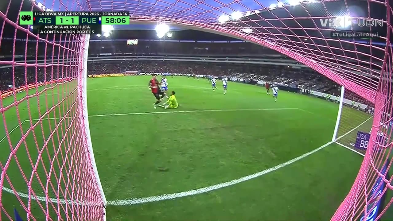 ¡Se salva el Puebla! Ricardo Gutiérrez evita el gol del Atlas