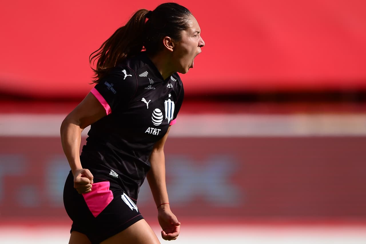 Desiree Monsivais de Rayadas celebrando