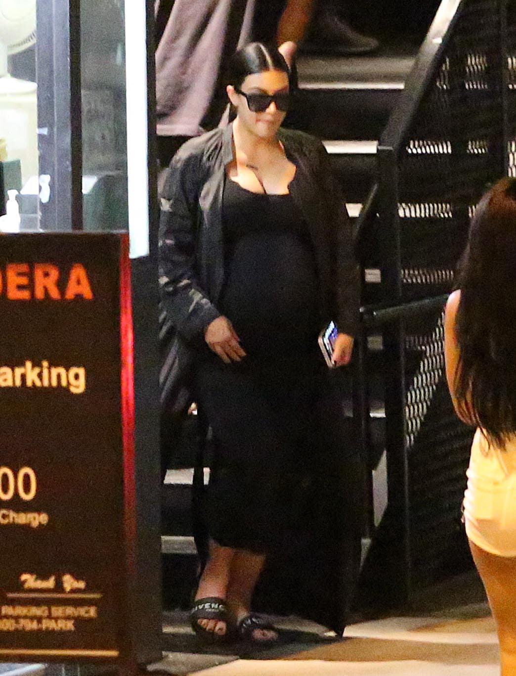 ¡Aproximadamente 300 dólares!