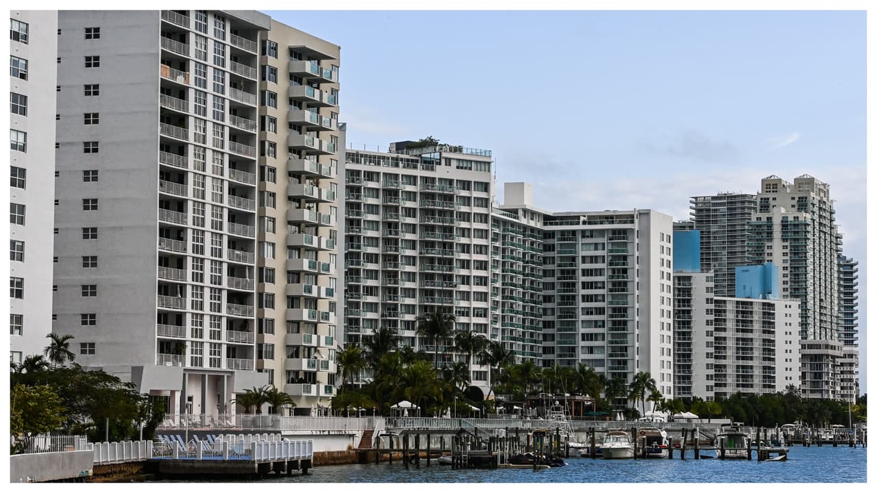 Las personas que alquilan apartamentos o casas en Miami Beach podrían tener un poco de alivio con un proyecto de ley que se votará en la comisión esta semana.