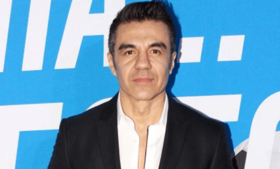 Adrián Uribe se salvó de un trágico accidente en avión 