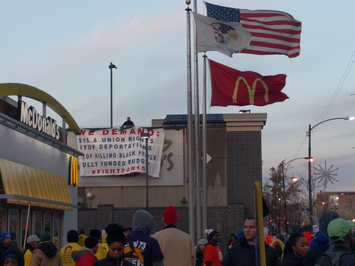 En la Ciudad de los Vientos, las protestas empezaron desde las 6:30 am fuera de varios restaurantes de McDonald´s en la ciudad.