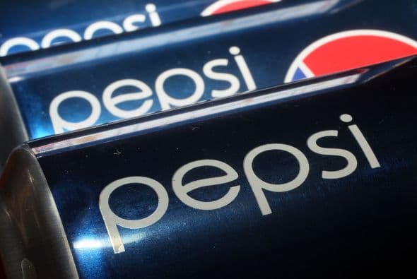 Pepsico abrió el baile con el anuncio de la compra de sus dos principales embotelladoras, Pepsi Bottling Group (PBG) y PepsiAmericas, por un total de $7,800 millones, con el fin de controlar 80% de su red de distribución en Norteamérica.