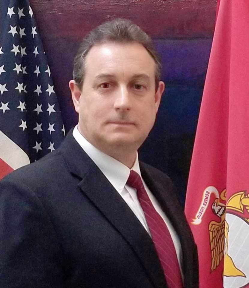 Kenneth Jenks es ejecutivo en telecomunicaciones y no se tienen registros de sus recaudaciones.