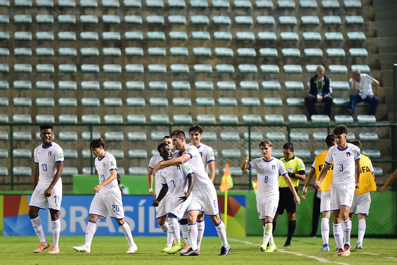 España 5-1 Tayikistán, Camerún 1-3 Argentina, Islas salomón 0-7 Paraguay, México 1-2 Italia.