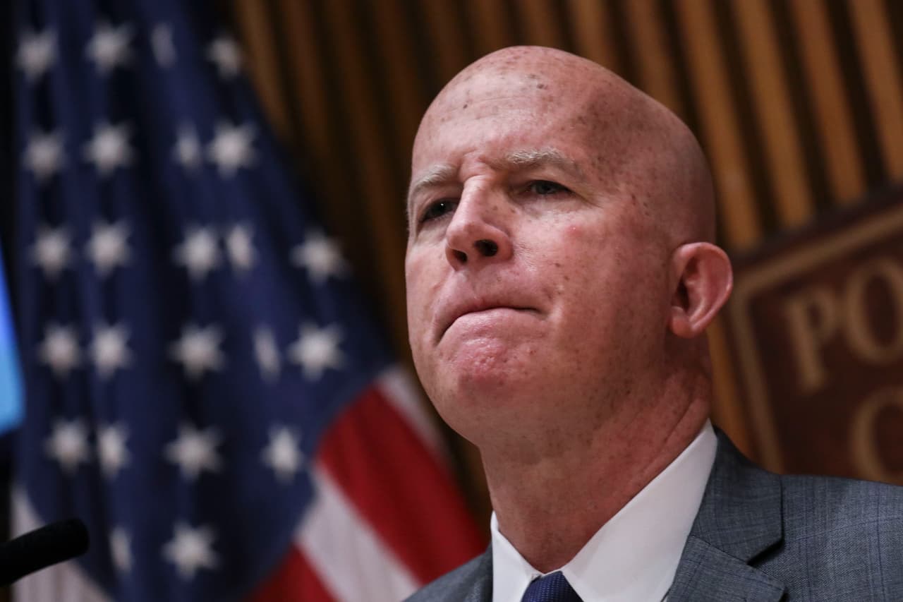 Ante una ola de controversias, abandonará su cargo el comisionado del NYPD, James O'Neill