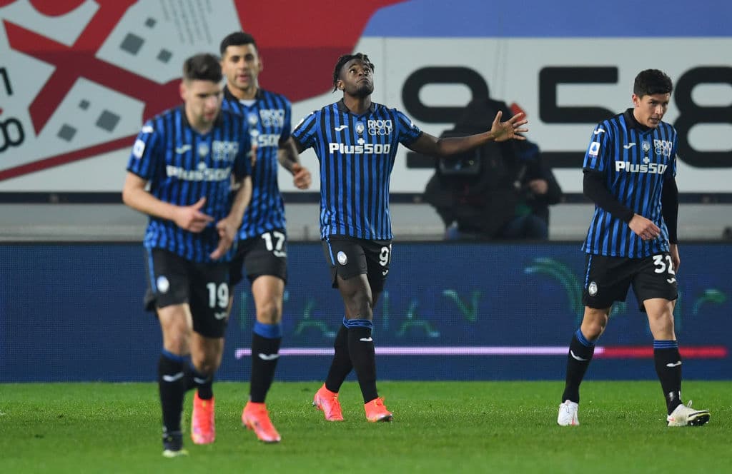 Duván Zapata, Robin Gosens, Luis Muriel y Cristian Romero fueron los encargados de anotar en la victoria 4-2 del Atalanta sobre el Napoli. Atalanta se mantiene en la tercer posición de manera momentánea y el Napoli se queda en la séptima posición, aunque tienen un partido pendiente por jugar.