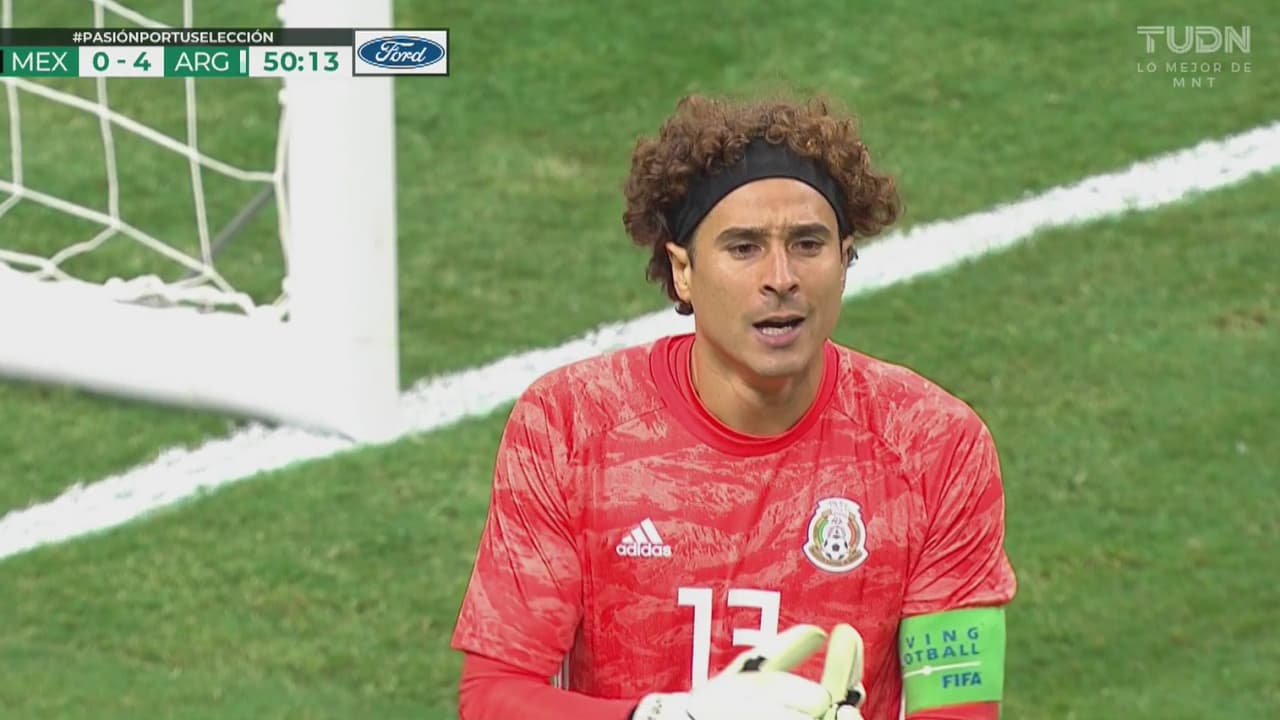 Celebró México… con atajada de Ochoa: Memo evitó el quinto de Argentina a mano cambiada