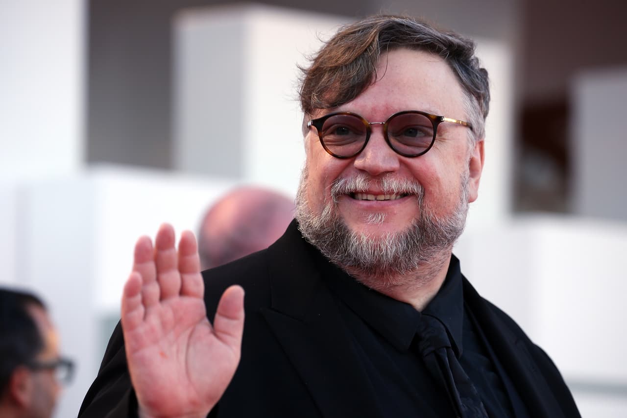 La Sociedad Matemática Mexicana dijo que Guillermo del Toro además pagará el viaje de otro equipo a Bath, Reino Unido.
