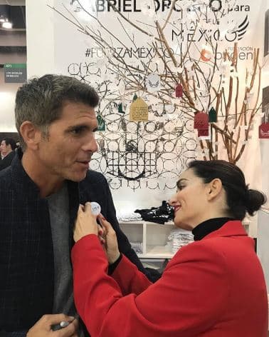 En entrevista para El Universal, Ana de la Reguera comentó: "La asociación permite estar todo el tiempo lista para reaccionar y los recursos son completos. a diferencia de hacerlo en una plataforma, donde se queda el 20% [...] No nos estamos avorazando, todo al tiempo".