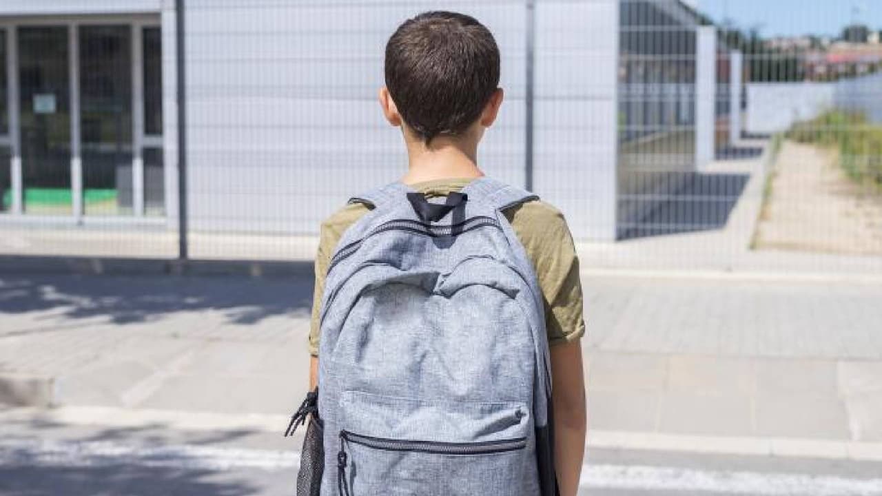 Desconocidos ofrecen dulces a un estudiante para intentar llevárselo en Deer Valley