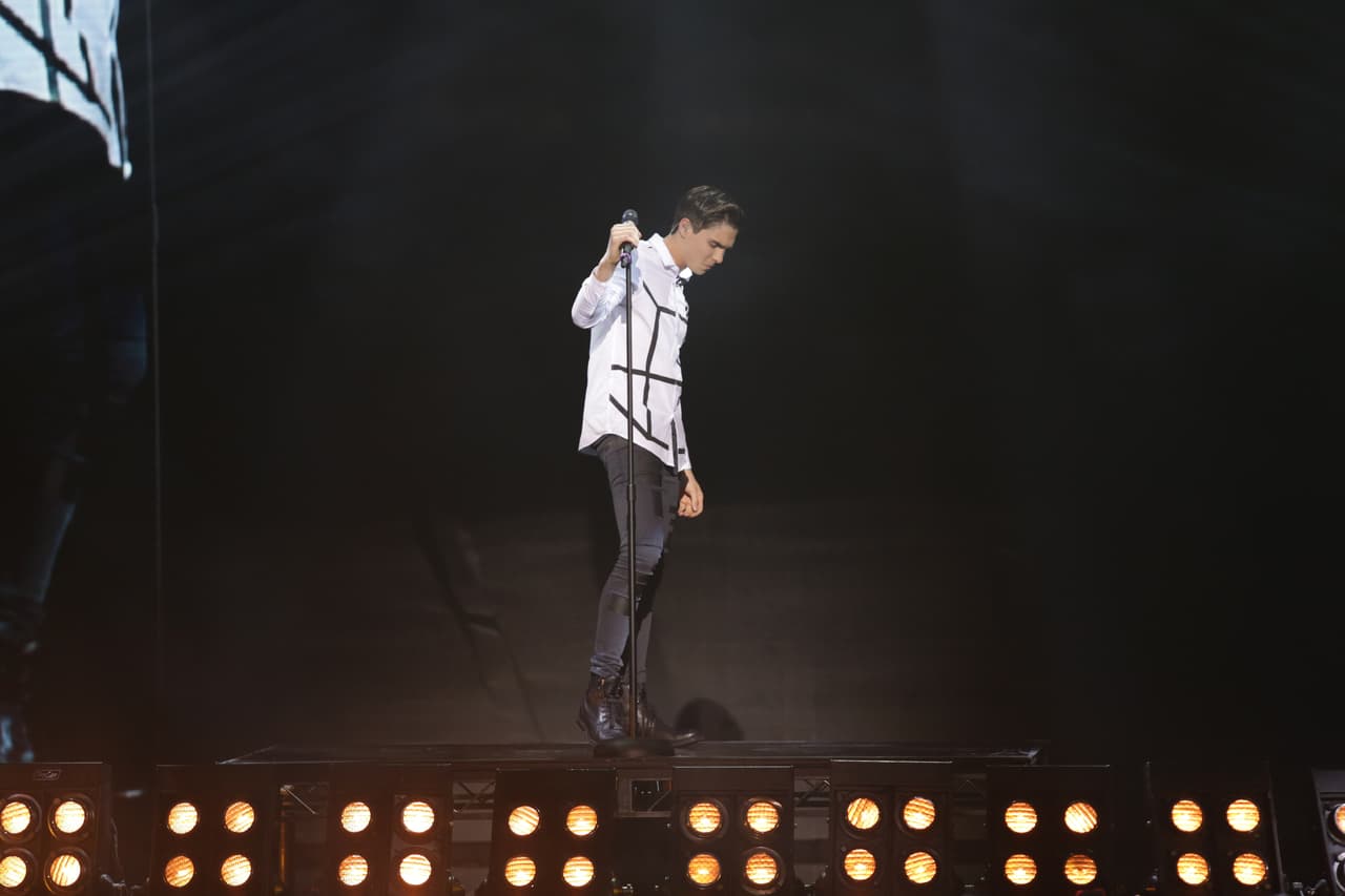 Una noche donde se le hizo honor al Latin GRAMMY, hubo sorpresas y la eliminación de un chico más. Esta noche le dijimos adiós a Sebastián y los jueces, además de no tener paciencia, fueron difíciles de complacer.