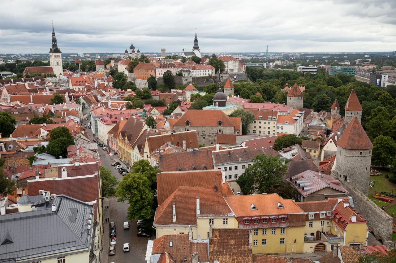 Tallin tiene una historia multicultural muy importante, con una pluralidad étnica debido a que estuvo bajo dominio danés, alemán, sueco e incluso ruso, hasta la independencia de Estonia en 1991.
