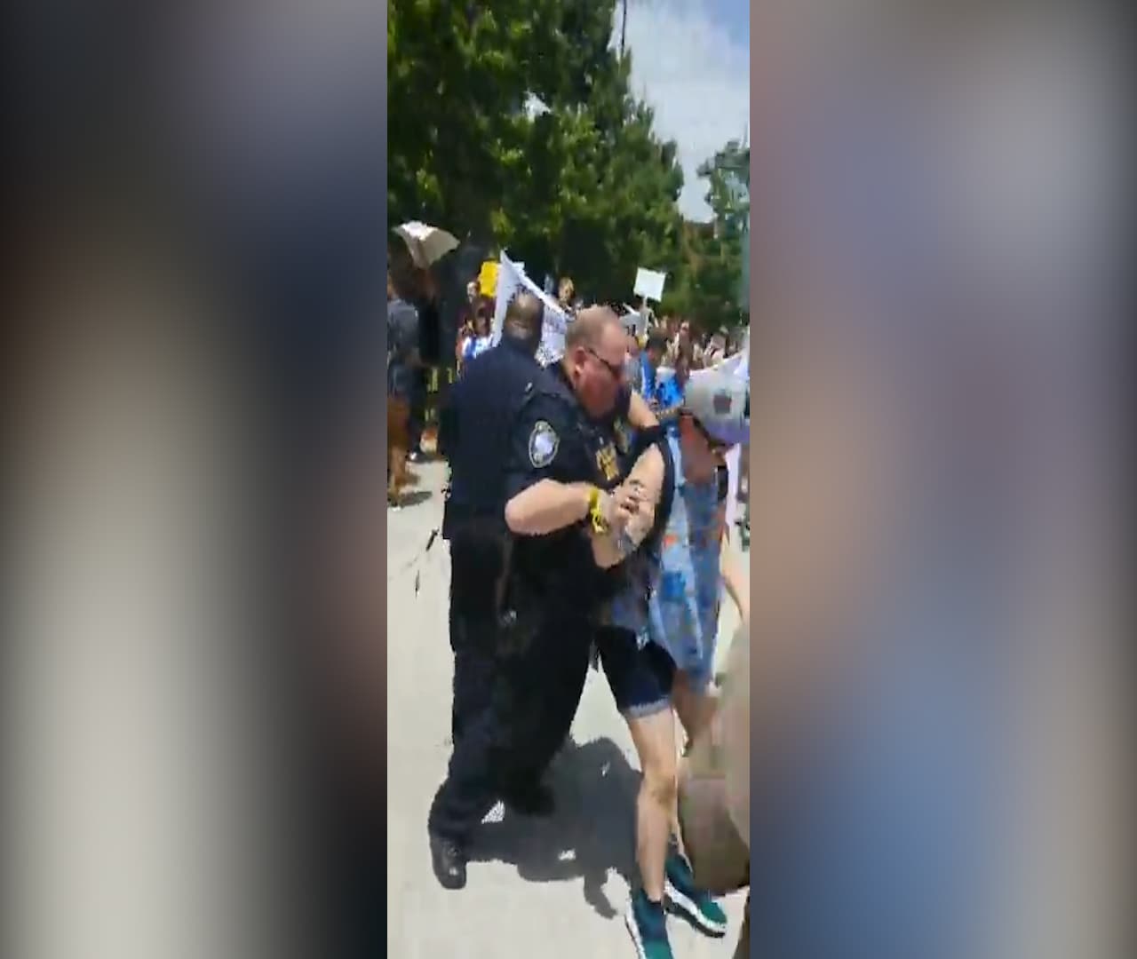 Una protesta este lunes contra el Servicio de Inmigración y Control de Aduanas de los Estados Unidos (ICE) en Atlanta terminó con al menos dos personas arrestadas, según los organizadores de la manifestación.