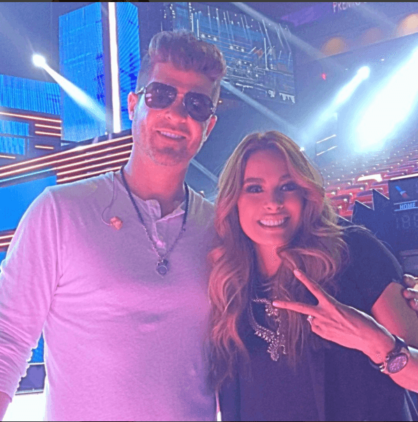 ¡Pero qué bien acompañada Gali! La conductora se tomó la del recuerdo con Robin Thicke.