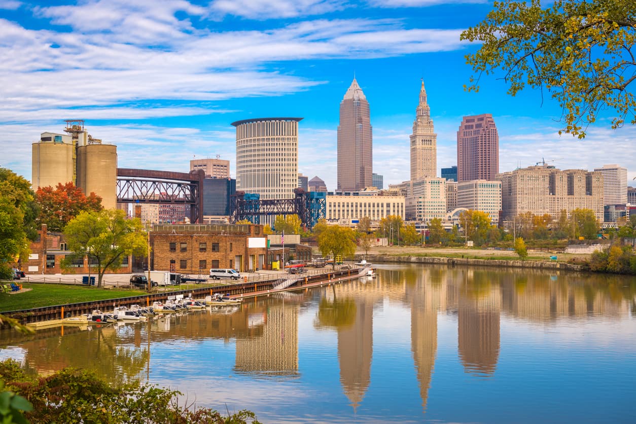 <b>Puesto 18 | Cleveland, Ohio</b>
<br>
<br>🔘 Esta ciudad obtuvo una puntuación de 72.6 en cuanto a su costo de vida.
<br>🔘 La renta promedio en esta ciudad es de $612