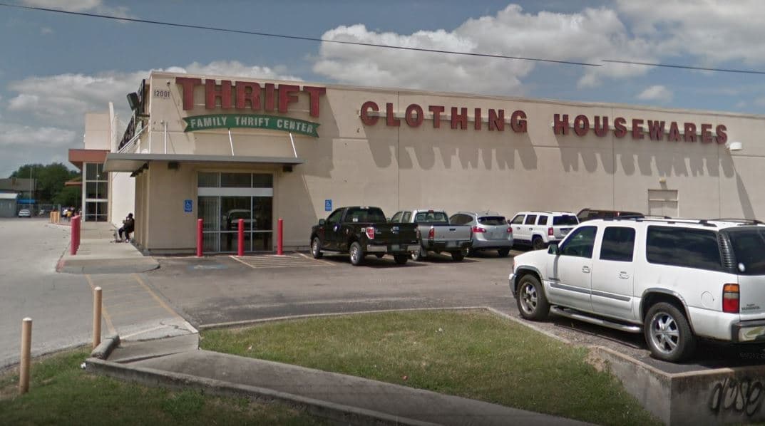 Una niña de 6 años estranguló a su hermanito de 1 año con un cinturón de seguridad y ahora su padre está tras las rejas