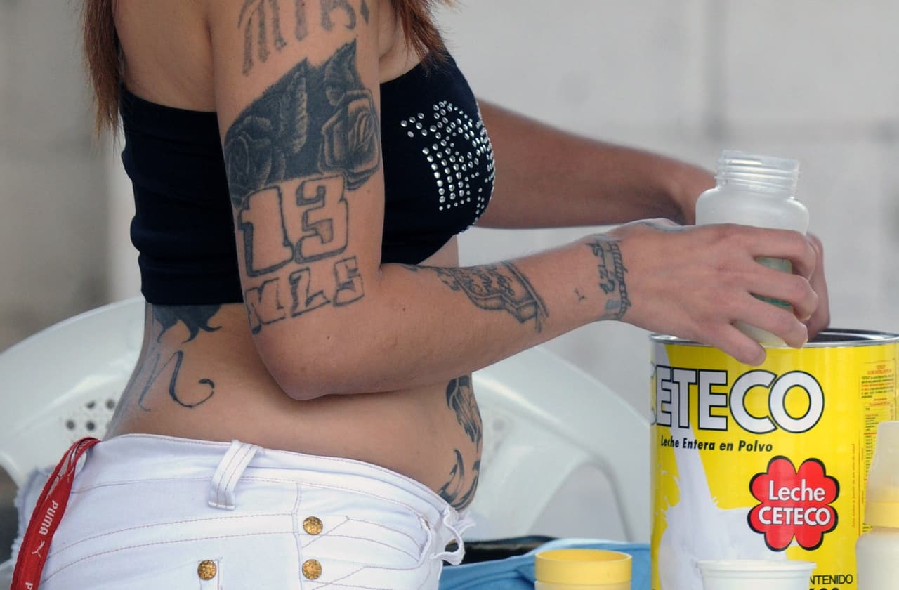 Tenía 13 años cuando se volvió esclava sexual de la Mara: este es el otro negocio lucrativo de la MS-13