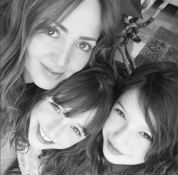 Mía y Nina están igual de lindas que su mamita.