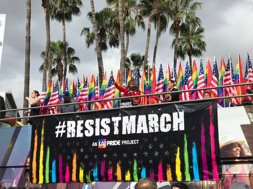 Marcha de resistencia en el tradicional desfile de la comunidad LGBT.