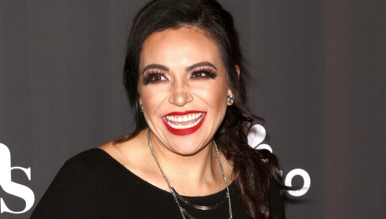 La desconexión entre Jacqie Rivera y su esposo era tan grande que ella besó a otro. "Tengo un amigo que me ayuda con mi música y me da ideas (...) y 
<b><a href="https://www.univision.com/entretenimiento/acusan-a-jacqie-rivera-de-adulterio-en-instagram-la-llaman-hipocrita-y-ella-responde-fotos">un día lo besé"</a></b>, confesó arrepentida en The Riveras, el año pasado.