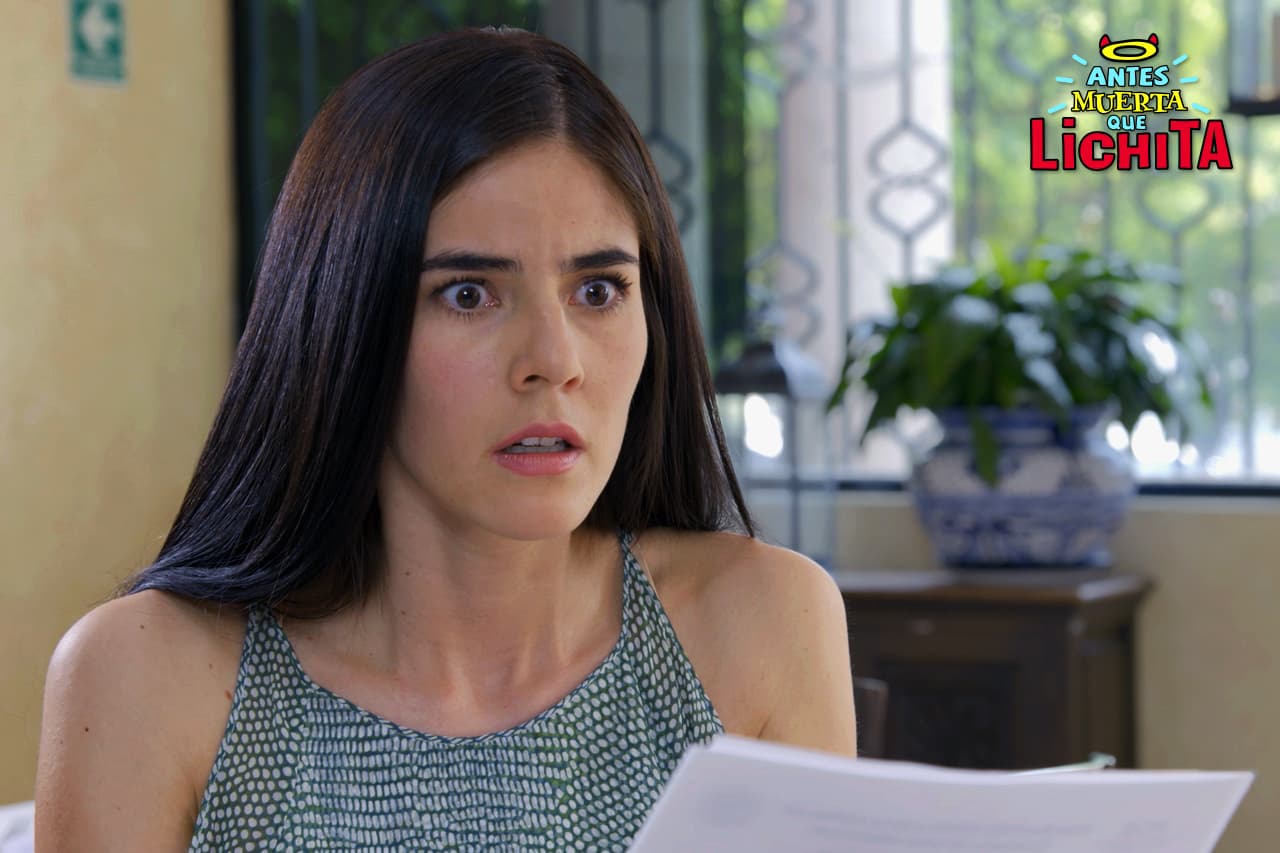 Con ayuda de su abogado, Martha logra obtener el expediente criminal de Roberto.