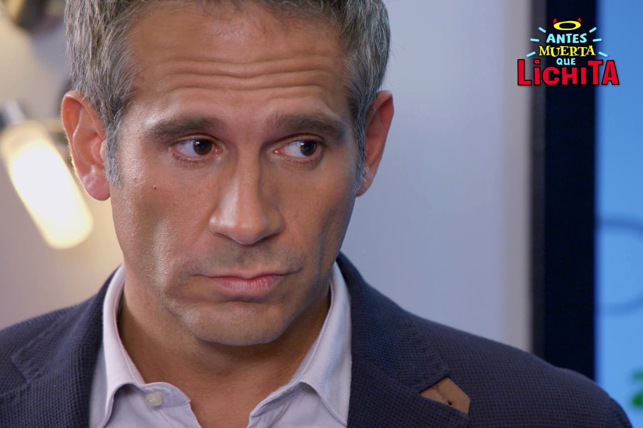 Roberto le confiesa a Elsa que él es el misterioso fiador y le pide que no le diga nada a Lichita.