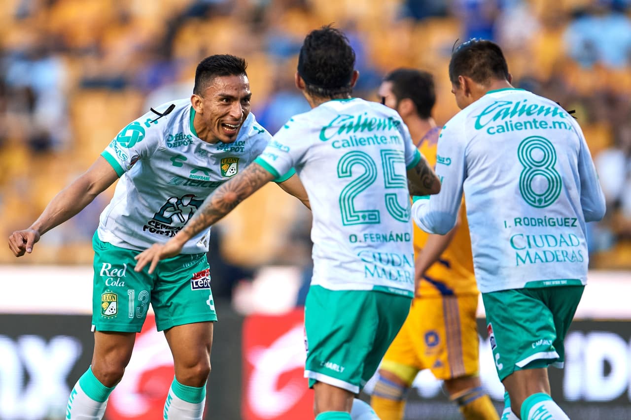 Al 31' Ángel Mena abrió el marcador en una jugada de tiro de esquina.