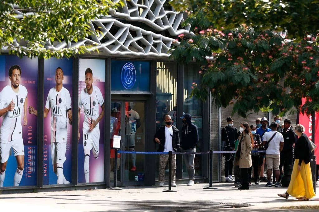 ¡Exterminan a Messi! PSG elimina todo del argentino en su tienda