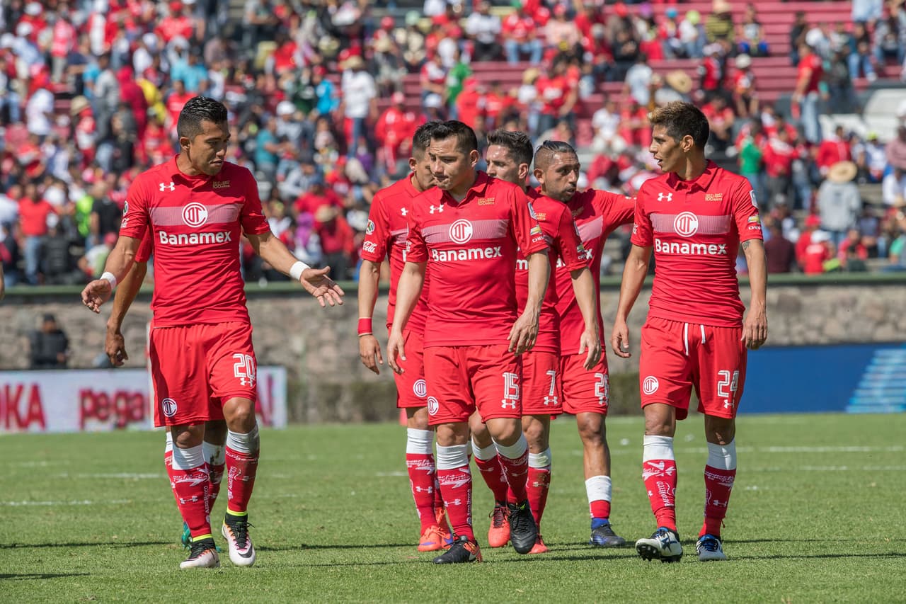 Toluca se despidió del ‘Chivo’ Córdoba con un triunfo más y una buena efectividad. Los Diablos Rojos regresarán a la Bombonera luego de jugar en una sede alterna desde el torneo pasado donde logró siete triunfos, cuatro empates y una derrota entre Liga y Copa para una efectividad del 64%.
