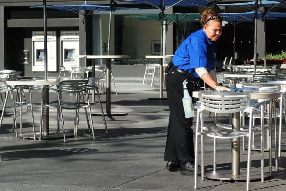 A pesar del pronóstico optimista sobre el empleo, la construcción de viviendas y el gasto de los negocios, los consumidores se mantendrán cautelosos este año, dijo el Panel de Pronósticos de la NABE, al que integran 45 economistas. Continúas