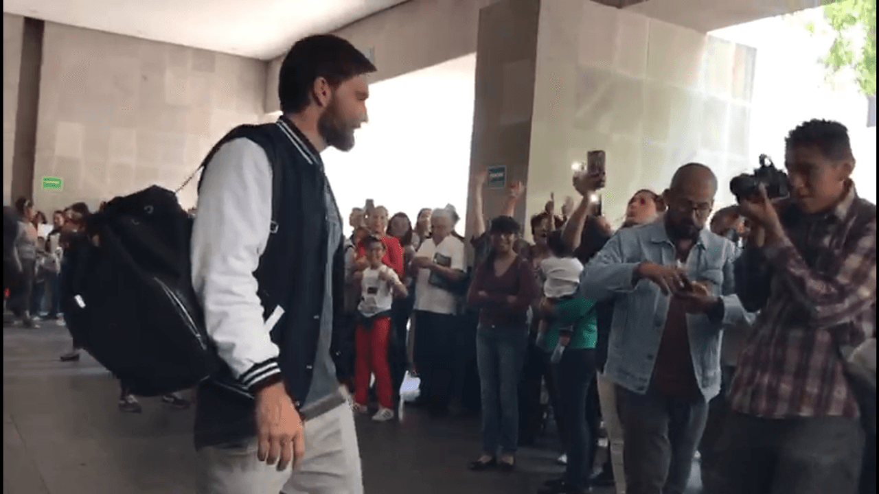 El 26 de mayo Julián acudió a los juzgados de lo familiar en la Ciudad de México para ver a su hijo Matías, después de varias semanas de no poder estar cerca de él. A su salida, decenas de mujeres lo esperaban, algunas acompañadas por sus hijos para mostrarle su apoyo.