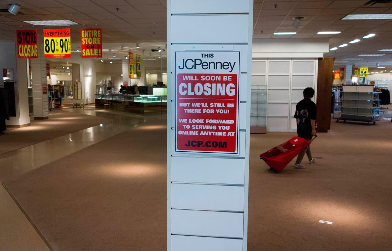 En Carolina del Norte cerrarán las tiendas ubicadas en:
<br>📍
<b>Henderson Square </b>(380 N Cooper Dr, Henderson)
<br>📍
<b>Biggs Park Shopping Center </b>(2910 N Elm St, Lumberton)
<br>📍
<b>Twin Rivers Mall </b>(3100 M L King Jr Blvd, New Bern)
<br>📍
<b>North Hills Shopping Center </b>(4217 Six Forks Rd, Ste 100, Raleigh)
<br>📍
<b>Richmond Plaza</b> (1305 E Broad Ave, Ste 13, Rockingham)