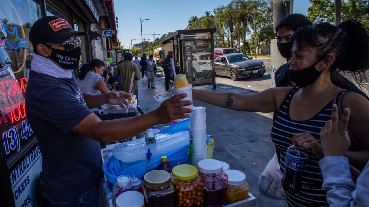 “Ya no es un acto criminal la venta ambulante en California”: experto sobre los derechos de los vendedores