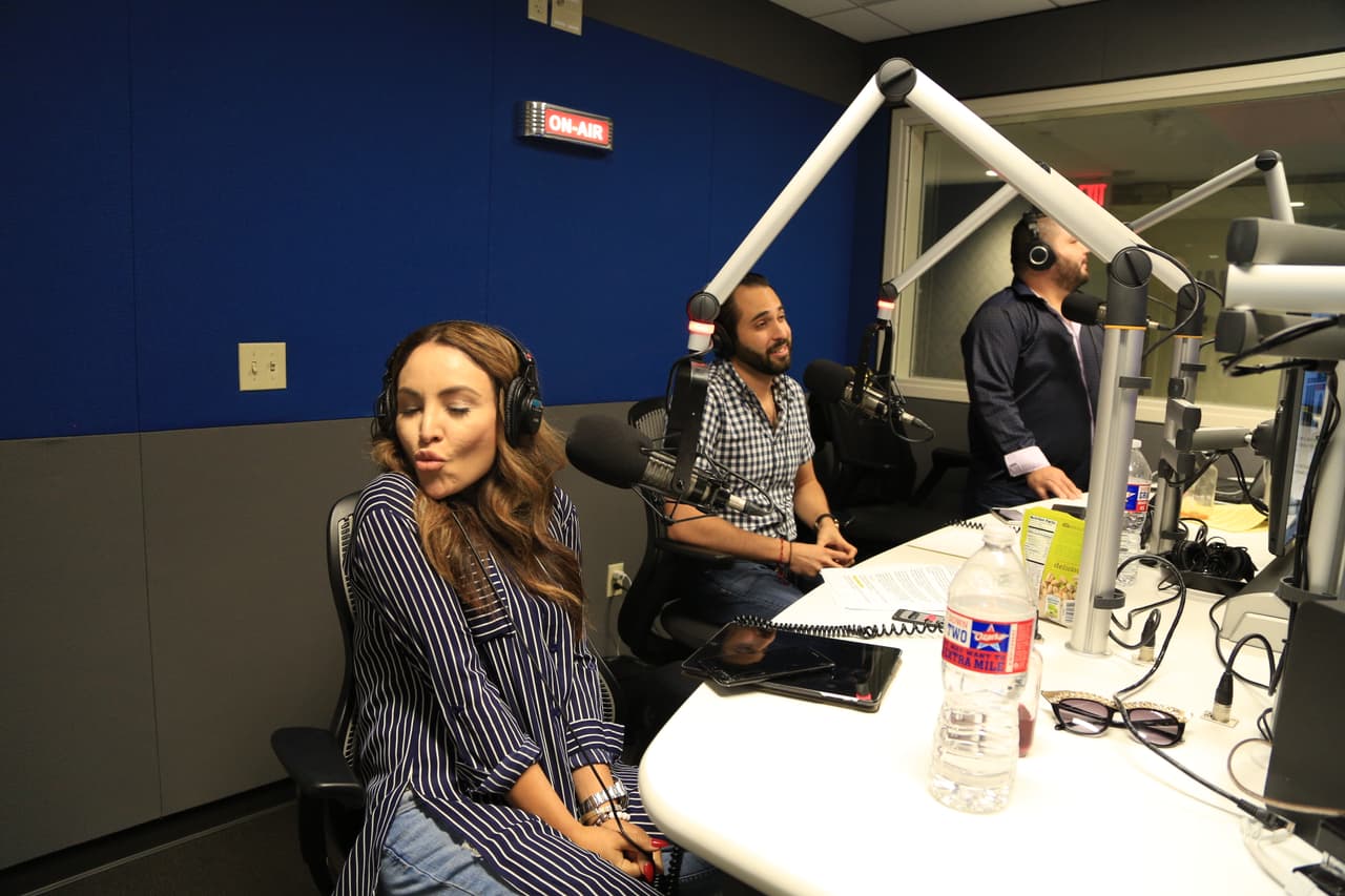 Los tres locutores se fueron a las calles de Dallas y tuvieron la oportunidad de conocer algunos de sus seguidores.