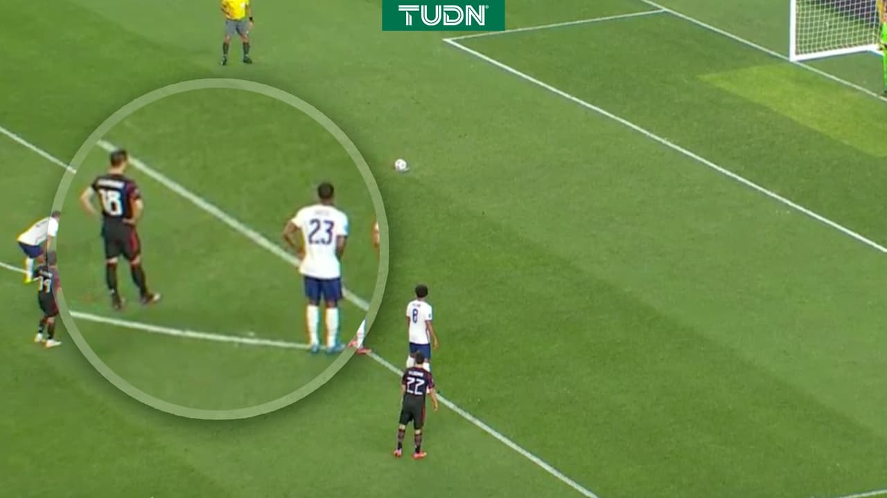 Cuando Kellyn Acosta intimidó a Guardado antes del penal fallado en Nations League