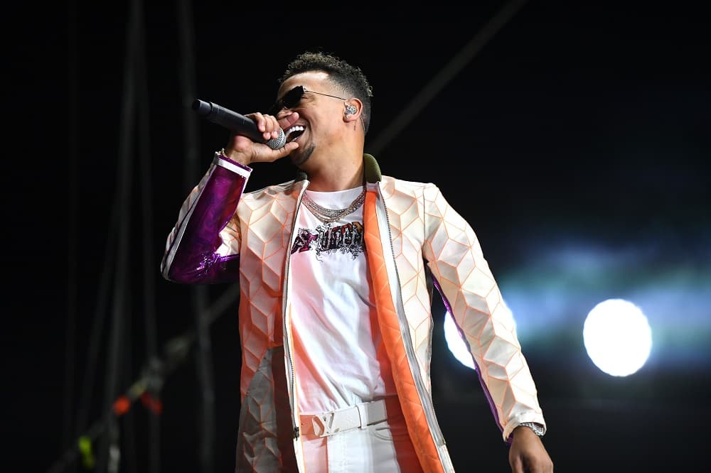 <b>OZUNA.</b> El conocido cantante puertorriqueño se ha hecho un hueco en la música rompiendo barreras y sus canciones no solo se escuchan en la comunidad latina. Como escribe el también artista Daddy Yankee, "les muestra a los niños que todo es posible, que puedes convertirte en una estrella global si trabajas lo suficiente. Es un gran competidor, un buen amigo y nunca duda en retribuir a su comunidad". 
<br>