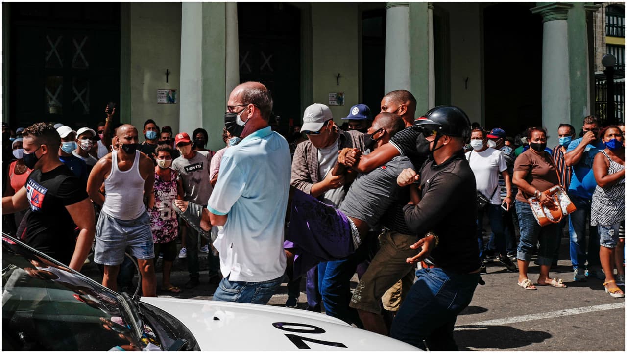 Expreso político cubano en EEUU denuncia que represora del régimen vive en el sur de Florida