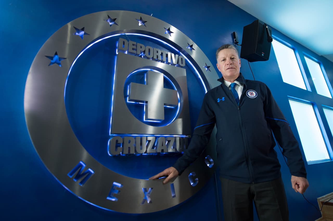 Ricardo Peláez asumió su primer día como presidente de Cruz Azul, con el gran reto de romper mñas de dos décadas de sequía en la Liga MX.