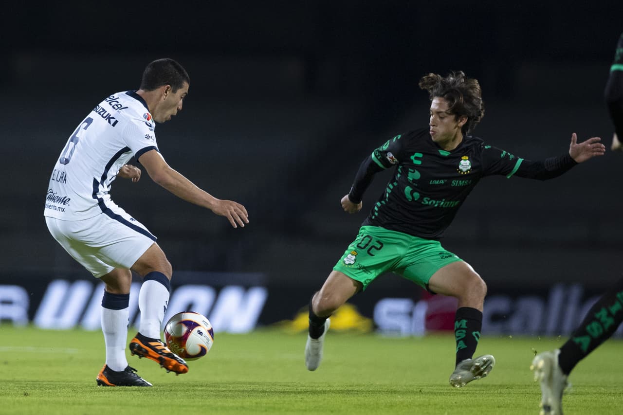 Con gol de Juan Dinenno desde los once pasos, los Pumas vencen 1-0 a Santos y se quedan con los tres puntos. Pumas rompe una mala racha de seis partidos sin ver la victoria y Santos se queda en la quinta posición del torneo.