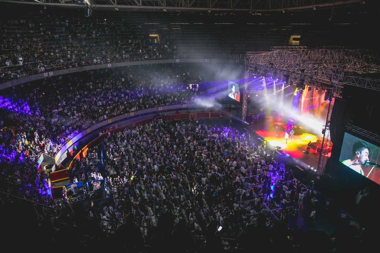 Fueron dos horas de derroche musical, talento, pero sobre todo, mucho amor, tanto del público a Juanes, como del artista a su público, al que confesó, emocionado y conmovido: "Medellín, ustedes no saben lo que siento en este momento, llevo 46 años preparándome para este instante y esta noche ustedes me hacen inmensamente feliz”, dijo.