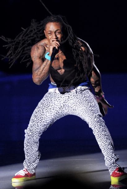 Las giras le brindaron $44.4 millones, mientras que las descargas y ventas de álbumes en físico le aportaron $43.2 millones.