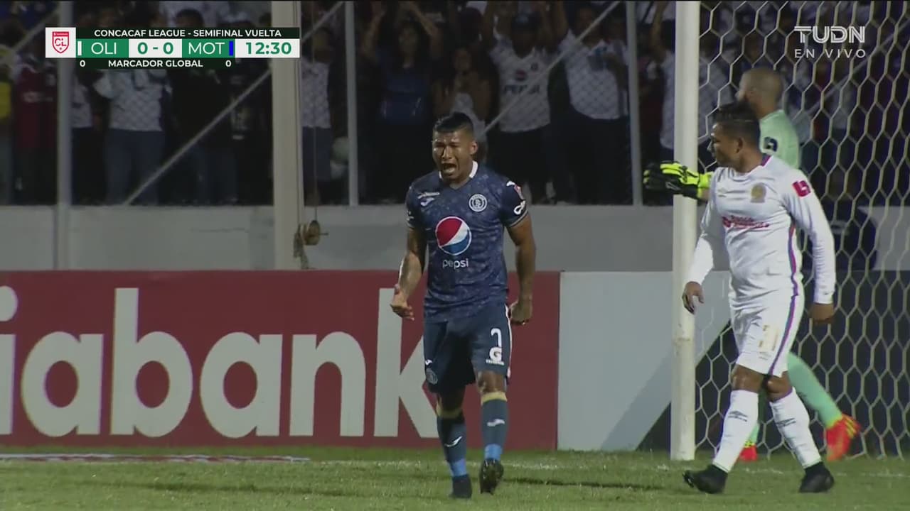 ¡Le gana a las 'Torres' del Olimpia! Testarazo de López que roza el palo