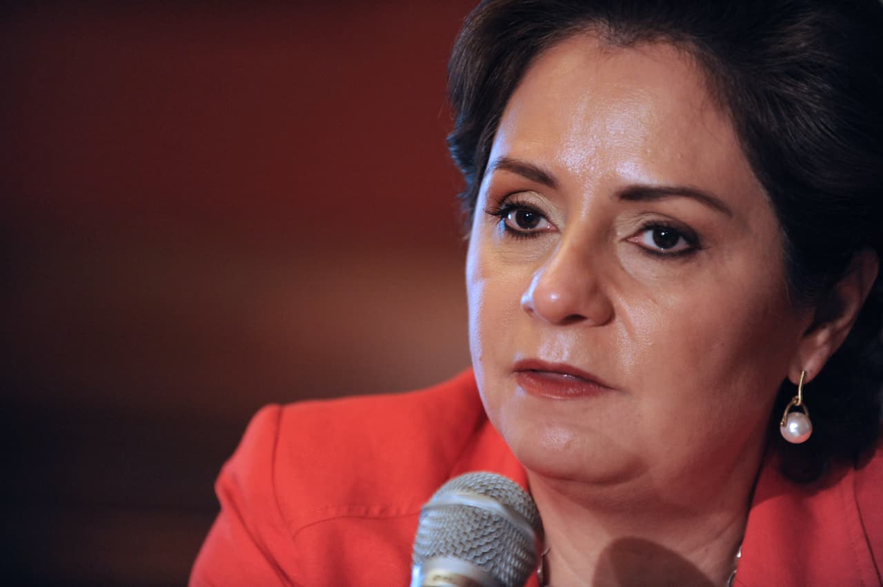 Patricia Espinosa (1958 - ) es la actual secretaria ejecutiva de la Convención Marco de Naciones Unidas sobre Cambio Climático (CMNUCC). Como sucesora a Christiana Figueres, la exembajadora mexicana tiene en sus manos la tarea de poner en marcha el Acuerdo de París contra el calentamiento global. Esta hispana con años de experiencia en relaciones internacionales y especializada en cambio climático, desarrollo sustentable, igualdad de géneros y protección de los derechos humanos es la candidata ideal a llevar a cabo semejante desafío. Más sobre Patricia 
<a href="https://www.univision.com/noticias/planeta/patricia-espinosa-es-poco-factible-renegociar-el-acuerdo-de-paris" target="_blank">aquí</a>.
<br>