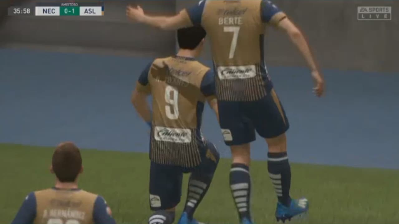 En el futbol virtual, Carlos Gutiérrez destrozó a Daniel Álvarez que terminó jugando con diez hombres.