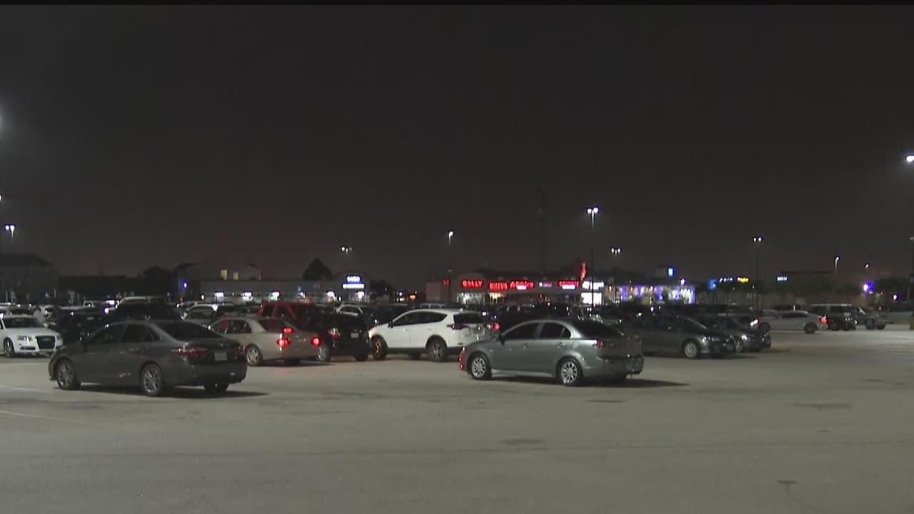 Evacúan un Walmart al oeste de Houston por presunta amenaza terrorista que resultó ser falsa alarma