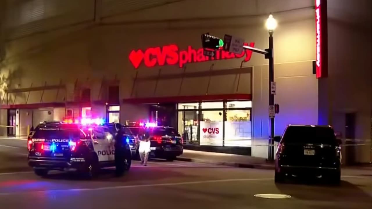 Sospechoso muere baleado tras apuñalar en la cabeza a un policía en el centro de Houston
