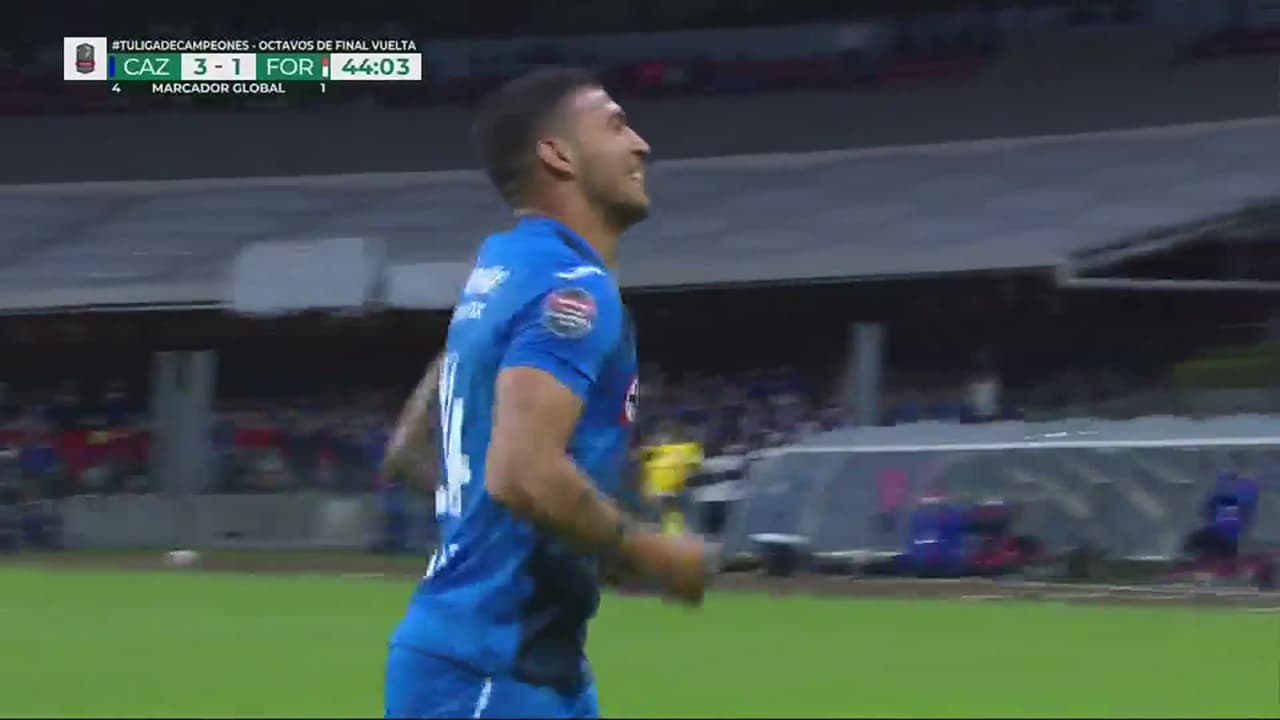 ¡Remató como delantero! Juan Escobar hace el 3-1 que luce lapidario