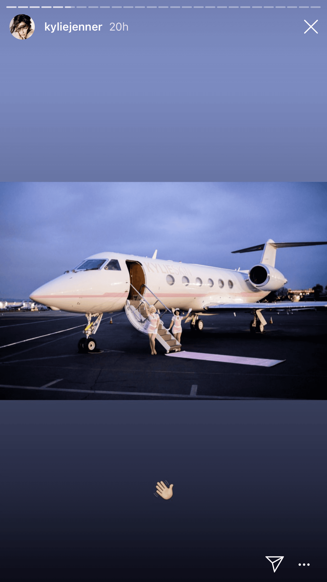 Mientras llega el estreno de la nueva temporada del reality, Kylie Jenner presumió, 
<b><a href="https://www.instagram.com/kyliejenner/?hl=es-la">por medio de su cuenta de Instagram</a></b>, que se encuentra de vacaciones para celebrar el reciente lanzamiento de su línea de 
<b><a href="https://www.univision.com/famosos/estas-son-las-razones-por-las-que-kendall-jenner-no-usa-los-productos-de-belleza-de-su-hermana-kylie-fotos" target="_blank">productos para la piel</a></b>, que lleva por nombre Kylie Skin.